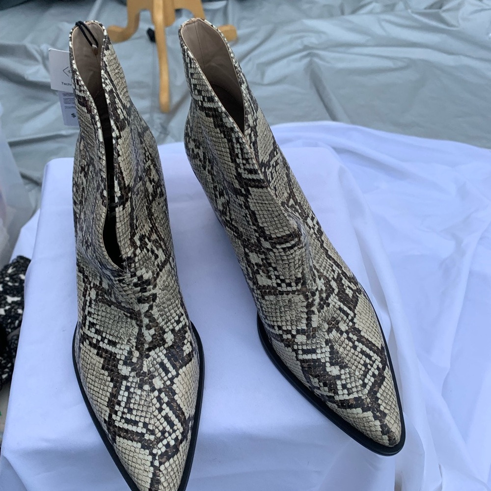 Women ankle boot
